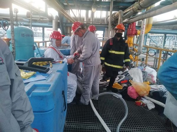 石油化工設備干冰清洗現場